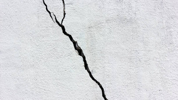 ترک خوردن گچ ساختمانی